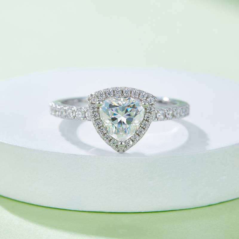 Affordable Luxury三角形S925银镀白金MoissaniteWomen's Ring1.0ctD级